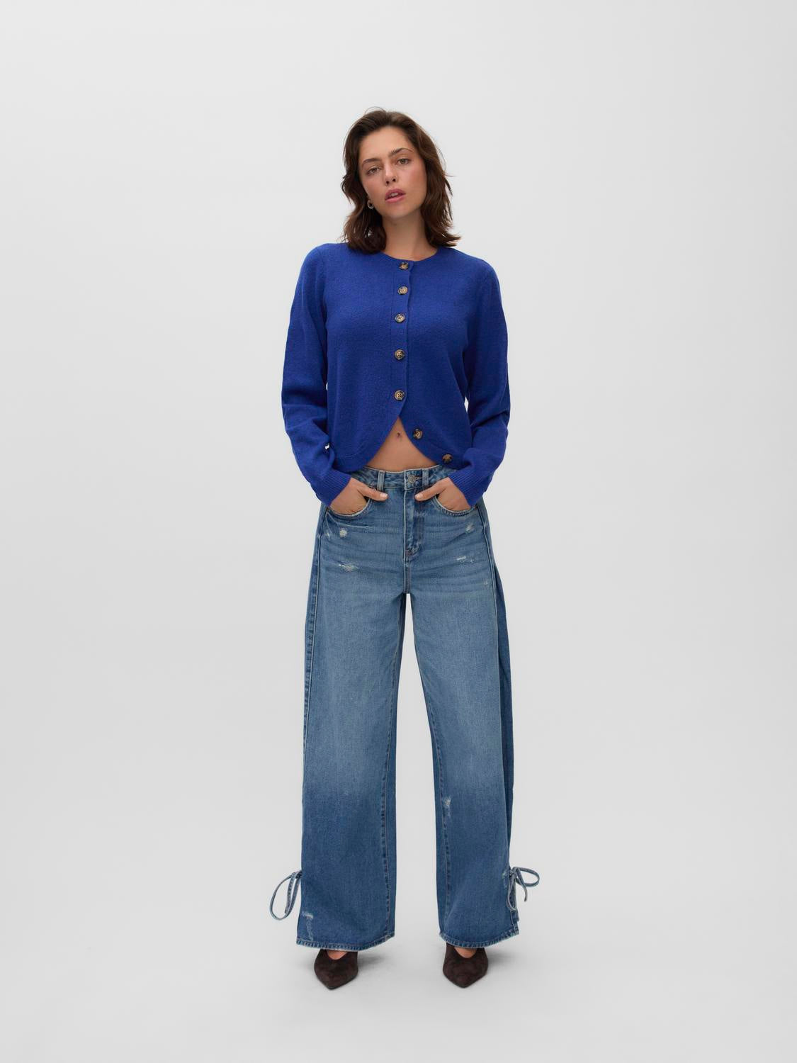 model_shot-front